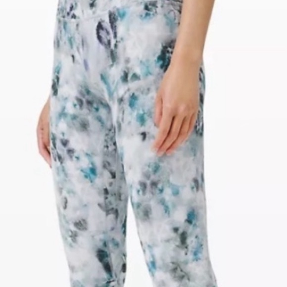 Lululemon Kaleidofloral Align leggings - Picture 1 of 6